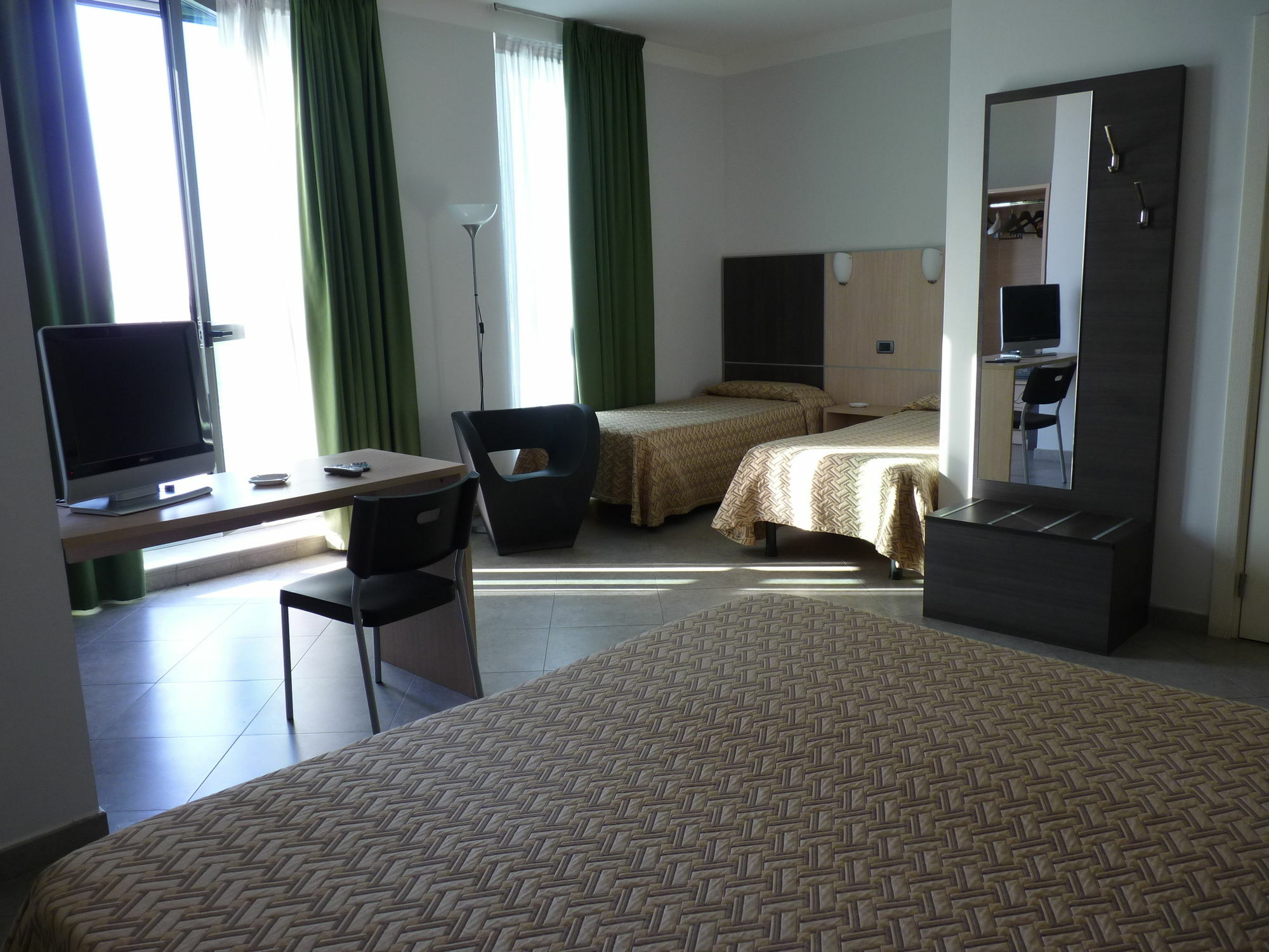 Hotel Lux Modena Zewnętrze zdjęcie